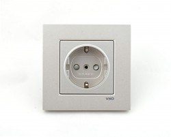 Viko/Novella Metallic White Green Earthed Plug - 1