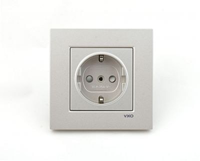 Viko/Novella Metallic White Green Earthed Plug - 1