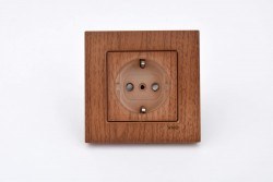 Viko/Novella Glass Walnut Earthed Plug - 1